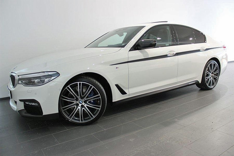 Vit BMW 540I Xdrive M Performance Ultimate Edition sedan stulen i Uthamra, Vallentuna