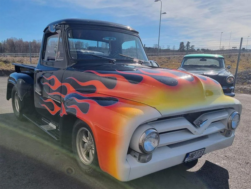Ford F-100 från 1955 med handbyggd kompressormatad V8 efterlyst i konkursärende.