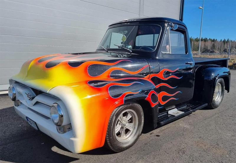 Ford F-100 från 1955 med handbyggd kompressormatad V8 efterlyst i konkursärende.