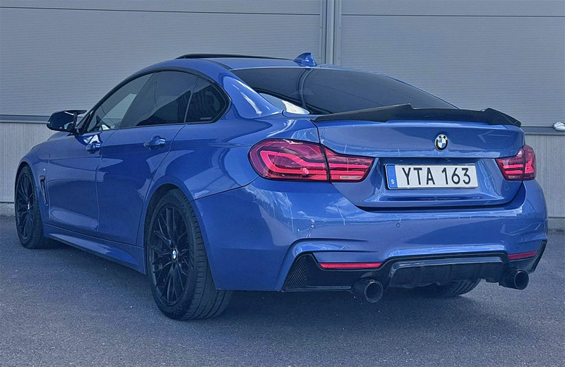 Blå BMW 440 I Xdrive Gran Coupé stulen i Sollentuna
