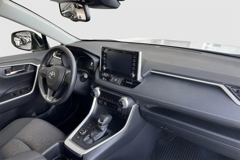 Vit Toyota RAV4 Hybrid AWD stulen i Ytterby väster om Kungälv