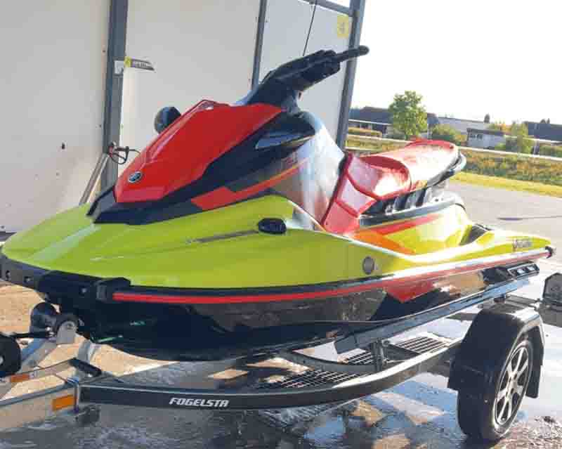 Vattenskoter Yamaha EXR stulen på trailer i Arboga
