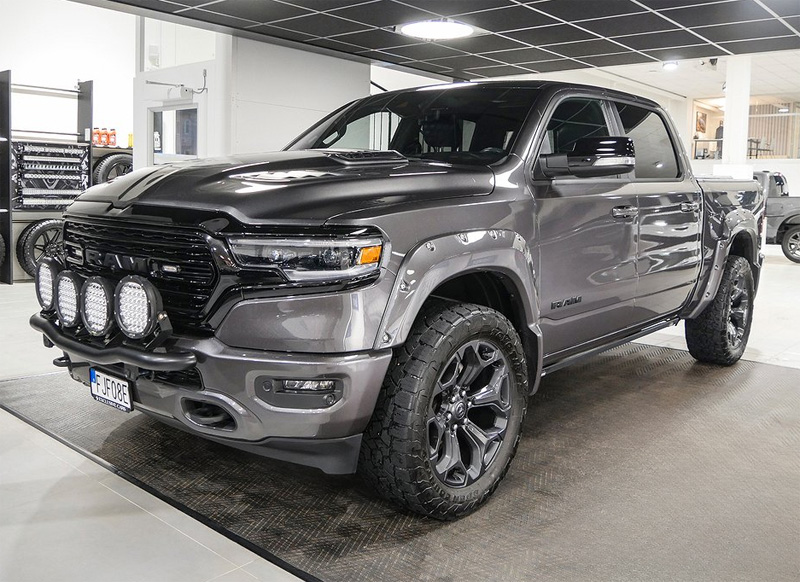 Mörkgrå RAM 1500 Crew Cab Night Edition stulen i Osby