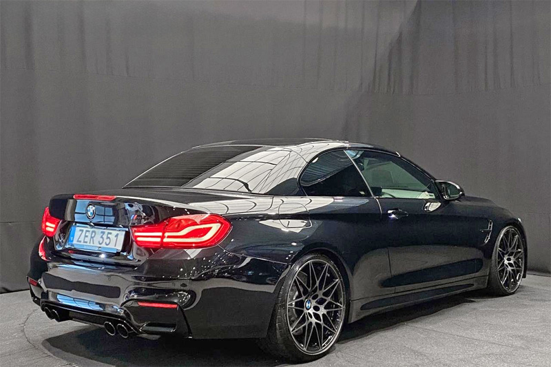 Svart BMW M4 Competition Cabriolet stulen på Lidingö