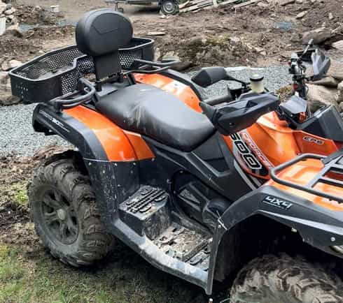 Orange fyrhjuling CF Moto CForce 600 stulen nordväst om Malmköping