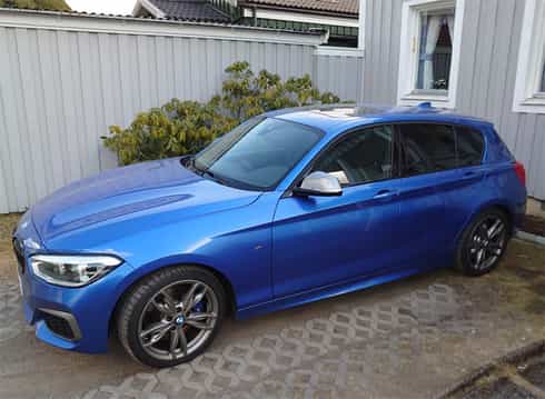 Blå BMW M140I stulen i Slagsta, Stockholm