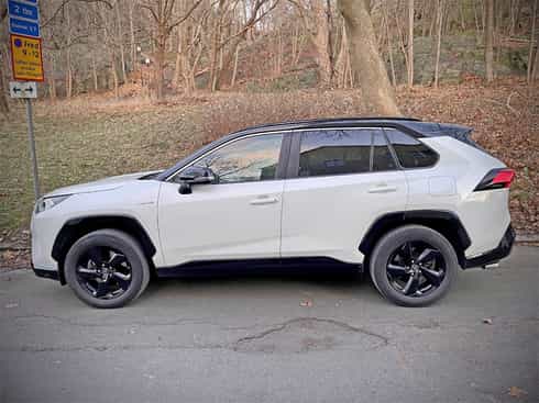 Vit med svart tak, Toyota RAV4 Hybrid FWD stulen på Lindholmen i Göteborg