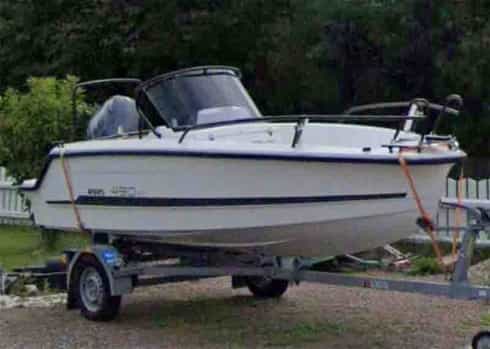 Ryds 490VI med 50 Hk Yamaha stulen på Tiki trailer i Eskilstuna. 